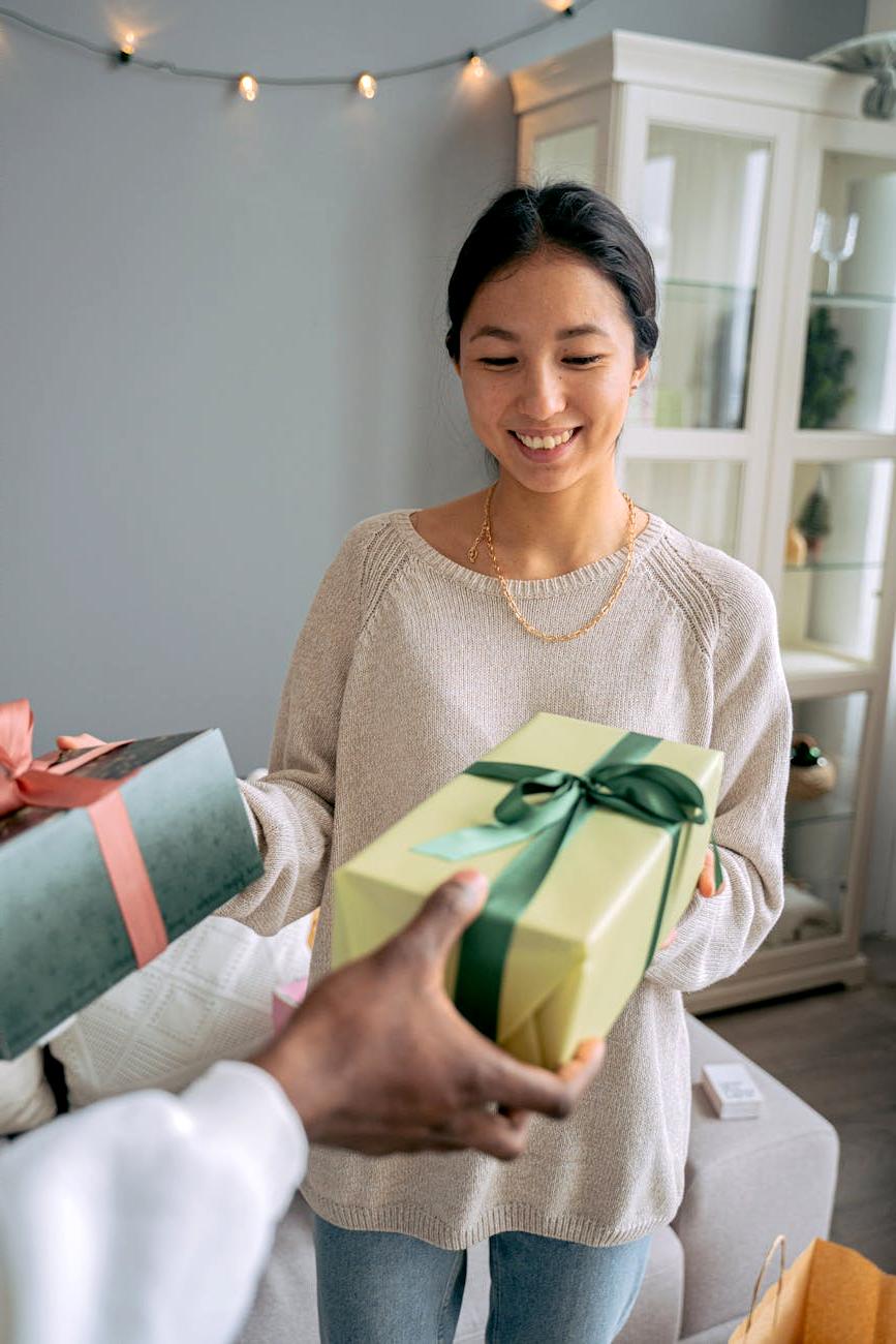 Interactive gift box builder preview